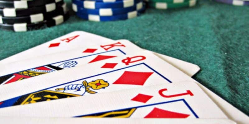 Poker trực tuyến QQ88 chi tiết 4 vòng chơi 